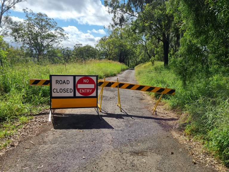 This was not a good start! There was another warning sign of a land slide too. So we parked up some where safe further away and thought we would just walk in and explore a bit, maybe just get a photo of the land slide.