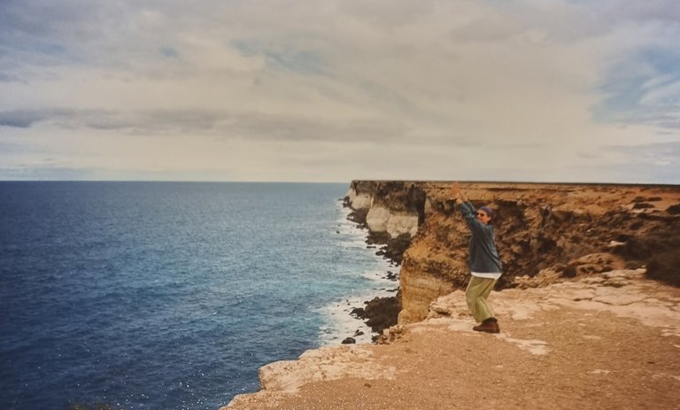 It was a long way across the Australia Nullarbor Plain and The Great Australian Blight which included Australia’s longest straight road at 145 kilometres.