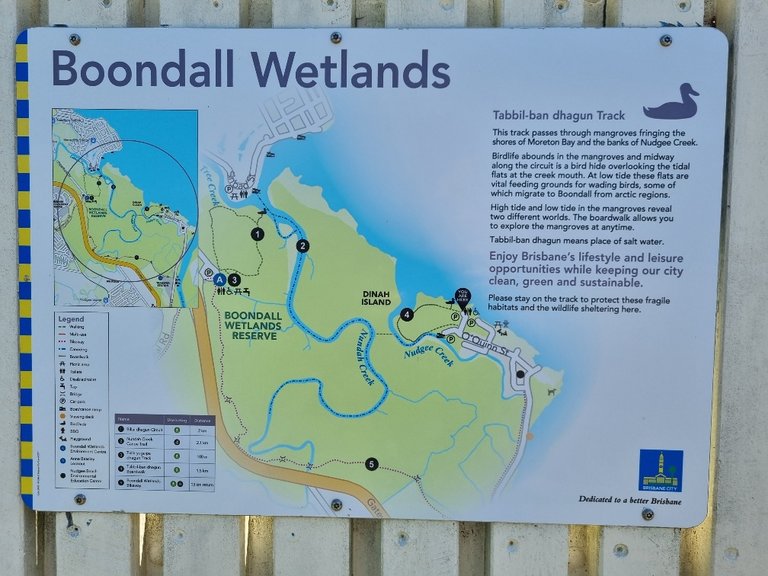 Located inside the Boondall Wetland Reserve and between Moreton Bay and Nudgee Creek. Is a very nice 1.5km Mangrove tidal mud flat board walk. There are quite a few of these type’s of places around Brisbane as a there is a couple of major islands off shore creating these projected water ways from the open ocean.