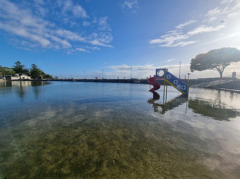 Wynnum has a big wadding pool it is not that deep only about one metre but perfect for children or just cool off after a long run.