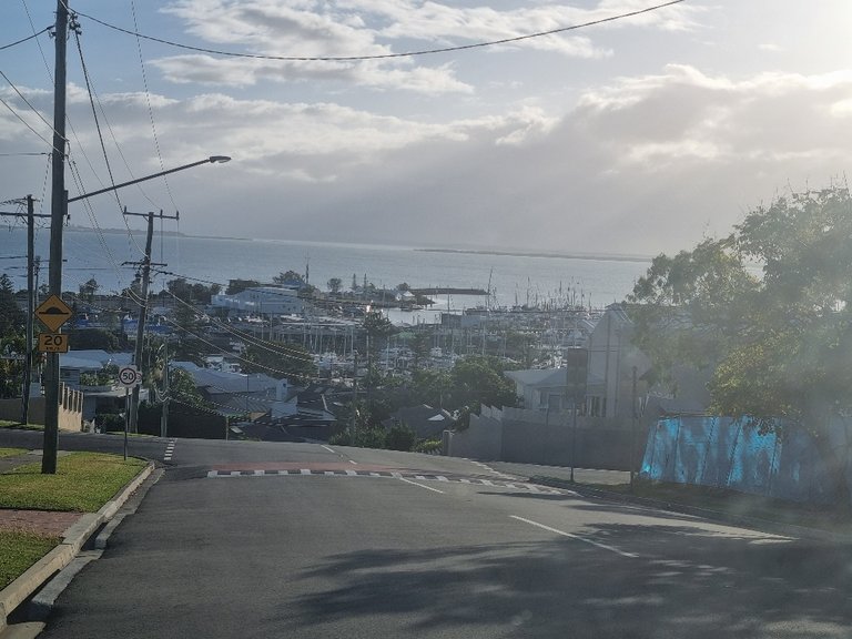 Growing up and living most of my life in the built up suburbs, must have made it that when ever I see a big expanse of water, it makes me feel like I am on holidays. The first glimpse of the water, as I drive over the last hill always makes me smile. The road down the Wynnum Manly foreshore does that to me every time.