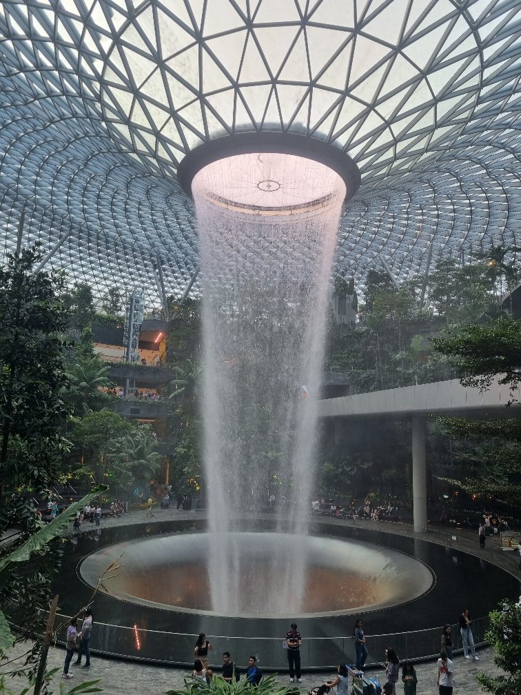 The world’s tallest indoor waterfall the 40 metre high rain vortex was incredible to say the least. I was happy with the photos but they don’t give it the full justice it deserves. We had arrived about 2 in the afternoon and couple spare a bit of time before heading to our accommodation to look around. I was amazed with the engineering and how natural they made made everything look and blend in. The rain vortex made all the high end duty free shopping pale into insignificance.