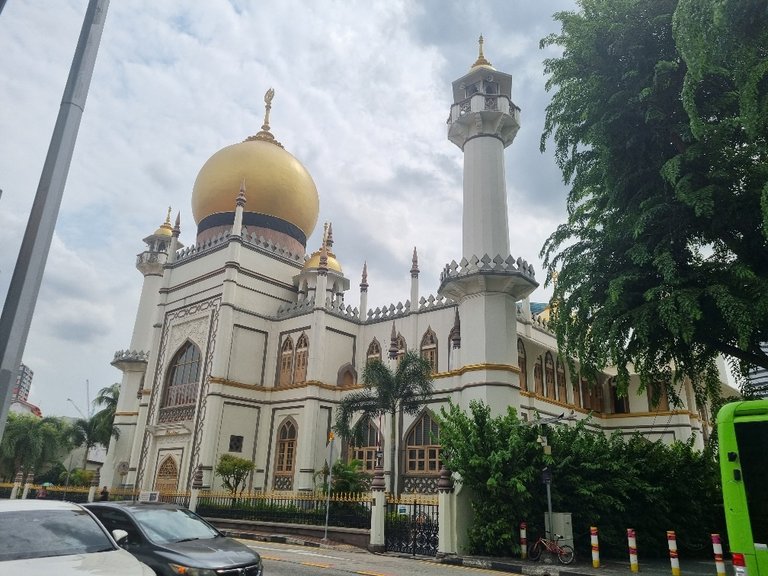 The Golden Sultan Mosque really stood out amongst all the colourful shops and building.