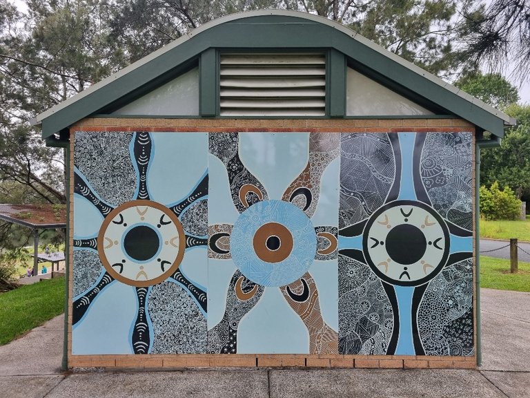 The toilet block was beautifully decorated with some aboriginal art.