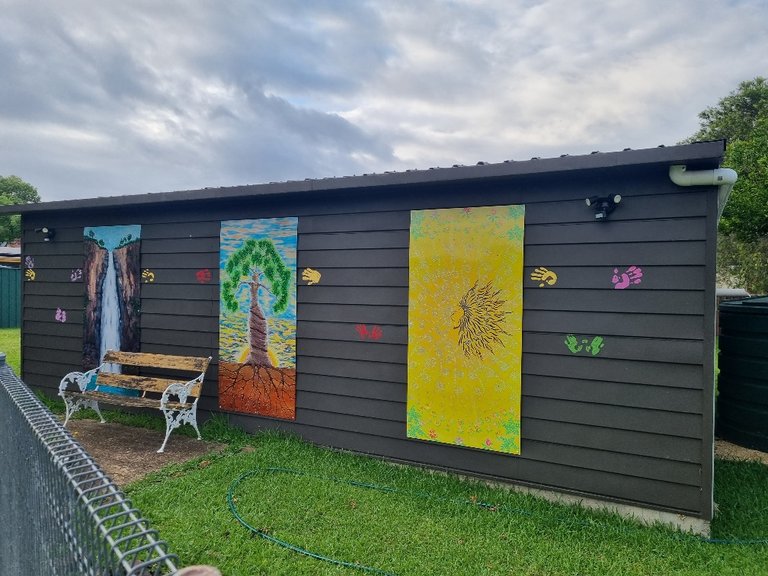 Someone’s backyard with their own murals on their shed. The parkrun course ran right by here.