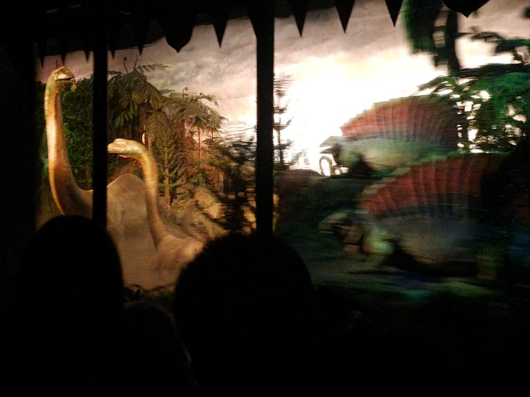 The last bit of the ride went through a time warp tunnel and showed some of the dinosaurs that used to live in the Americas.