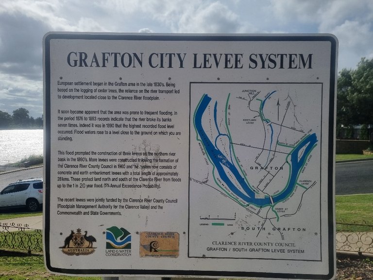 Grafton has flooded many times and is right on the bend of the mighty Clarence River it was interesting to see the control measures they have build and put in place. I suppose this large bend in the river made it an ideal location in the early farming days.