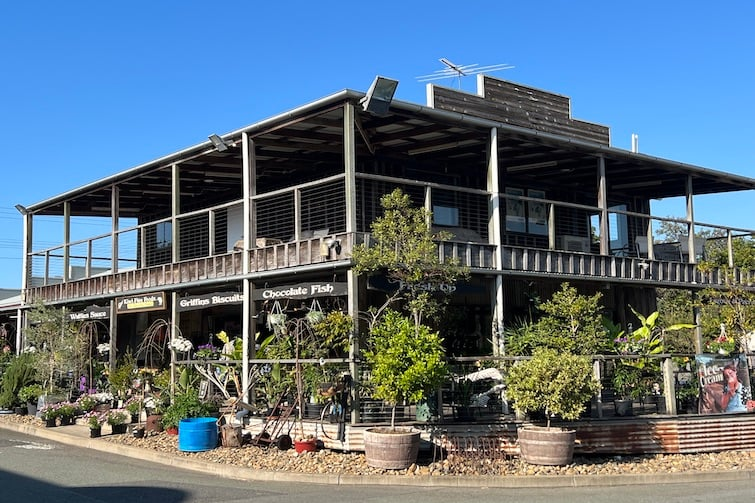 The Kiwi Café looked great and had lots of Knick knacks for sale.