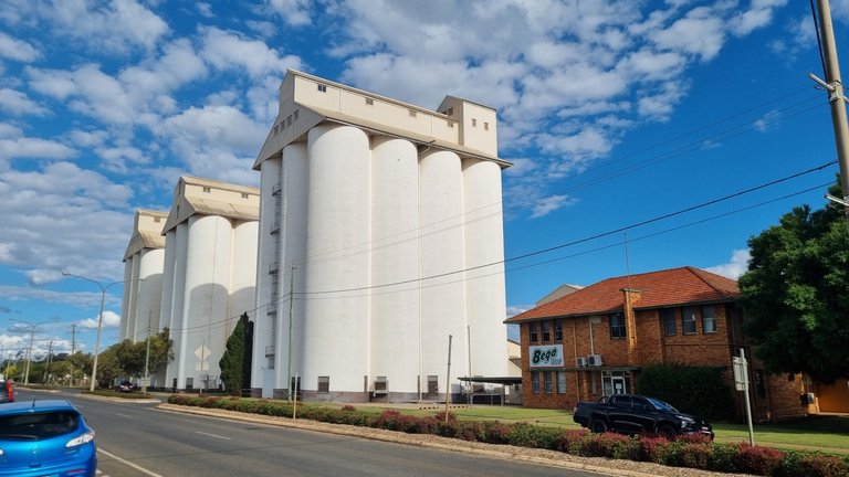 Kingaroy is famous for a couple of things. It was the home of a long serving Queensland Premier that was able to govern with the help of a gerrymander back in 1970s and 80s. They were interesting times and there was still a lot of debate when I first move to Brisbane back in 87. Sir Joh Bjelke-Peterson got a lot done in his time as the country party leader, like getting World Expo 88 in Brisbane but it all end in courts and is now know as ”Bjelkemander”