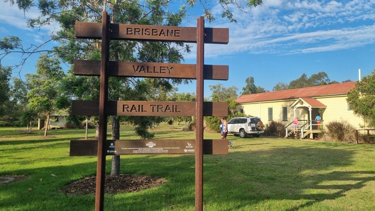 The course is on the BVRT Brisbane Valley Rail Trail, the old disused 160 kilometer long train line that used to service this area. Thankfully we only had to run a flattish 5 kilometers.