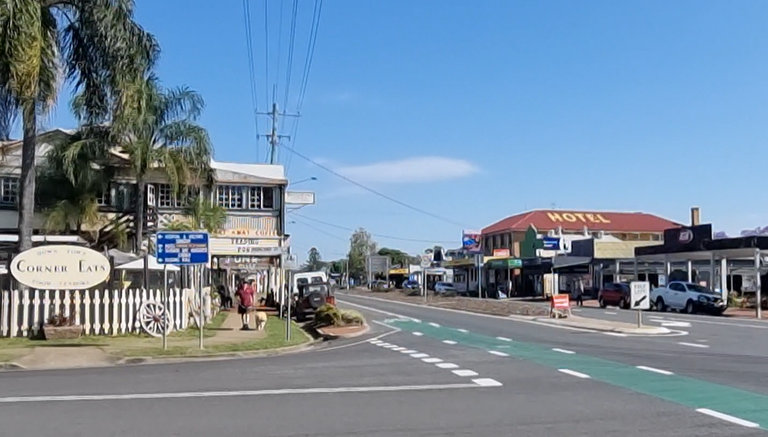 Esk is a nice little country town an hour and half north west of Brisbane. It is in the Somerset council area very close to Wivenhoe dam and the Brisbane river.