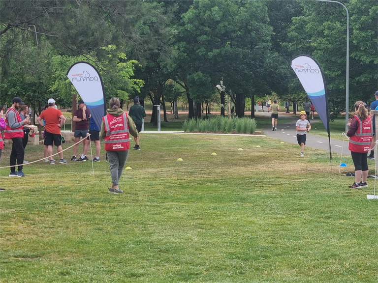 The finish and start line at the town park average finish time 00:33:13, I was only just under that on this day.