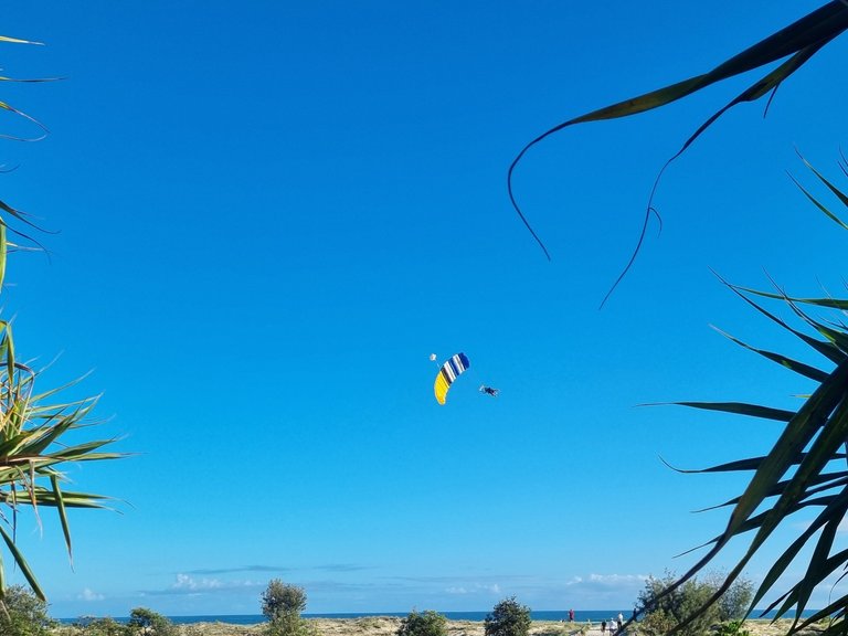 There were a steady stream of tandem sky diver landing on the beach. They all seemed to do this swinging steep descent to finish off. I suppose it adds to the thrill.