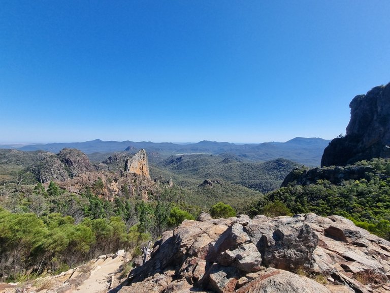 This whole area was once a big volcano and the famous bread knife rock formation was once part of a rim.