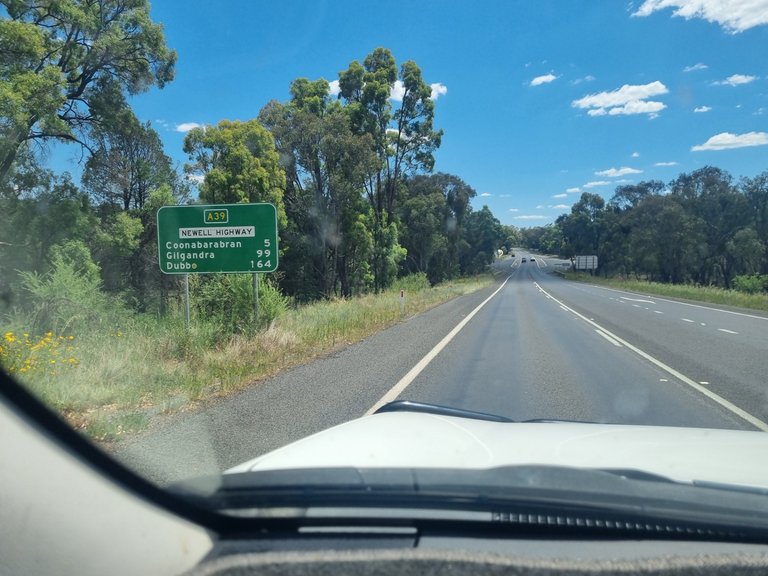 We like Coona as the locals call it, we have stayed here a couple of times now and recon it is pretty under rated. It gives us all the good facilities of a decent sized town but is still close enough to get up into the Warrumbungle National park.