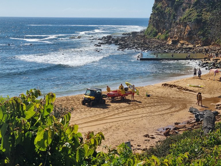 The life savers were setting up and I really like the rock pools in this part of the world, we just do not have that many in Queensland even thought we definately have the weather for it.