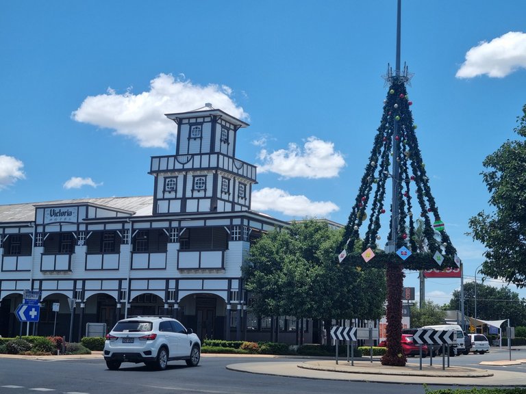 The town centre was spotlessly clean but I was not sure what to make of the strange country pub and Christmas tree.