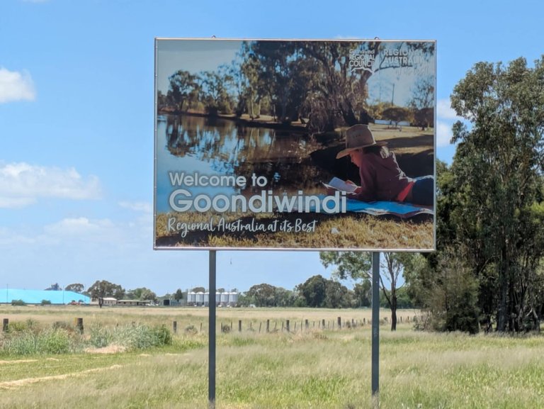 Australia is mostly out back and country towns, though most of us live on the coast line near major cities. It good to get out into the Country every now and again and experience the differences.