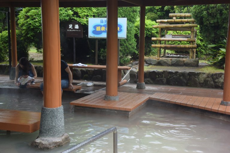 Free foot hotspring bath