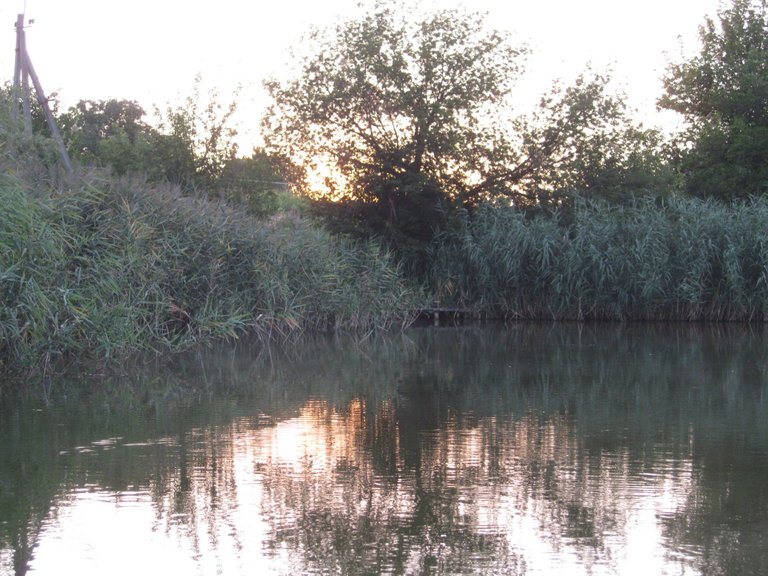 rest on the shore of a reservoir