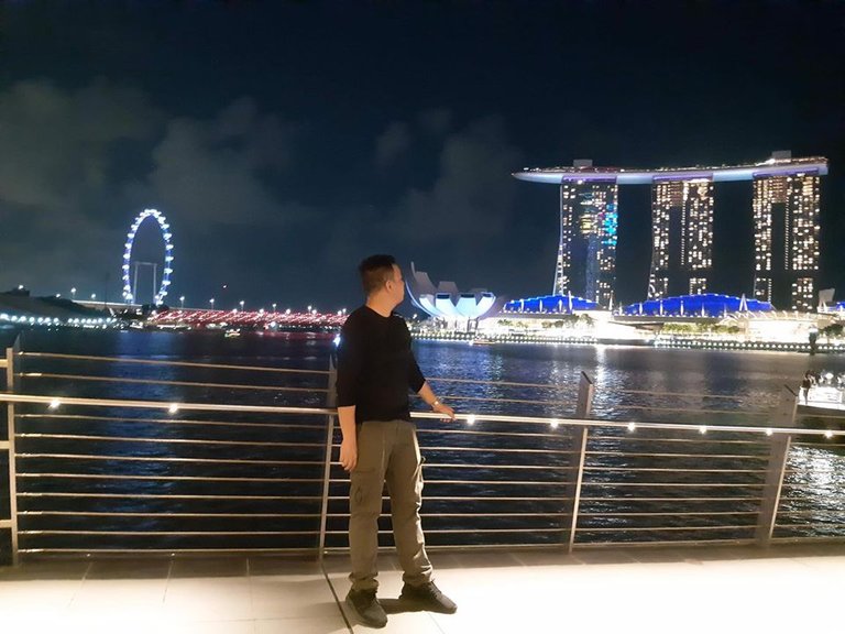 Lookin’ at the magnificent Marina Bay Sands in Singapore