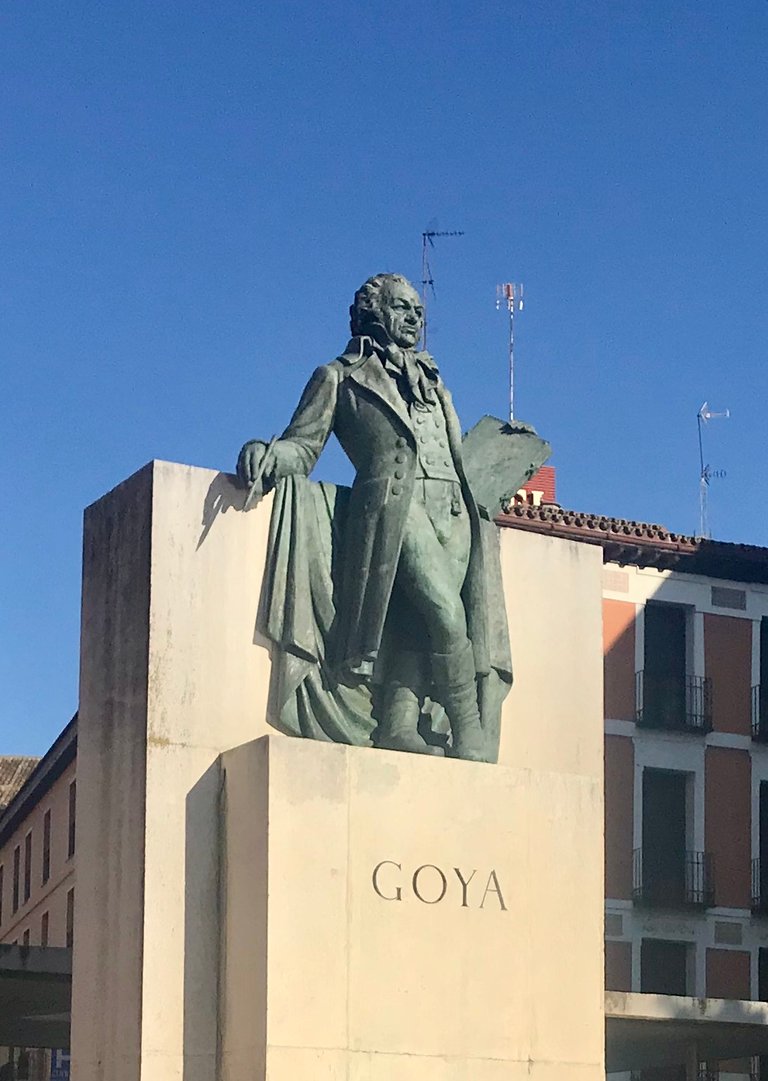 Estatua de Goya. Es lo mejor que pude sacar con el zoom del móvil