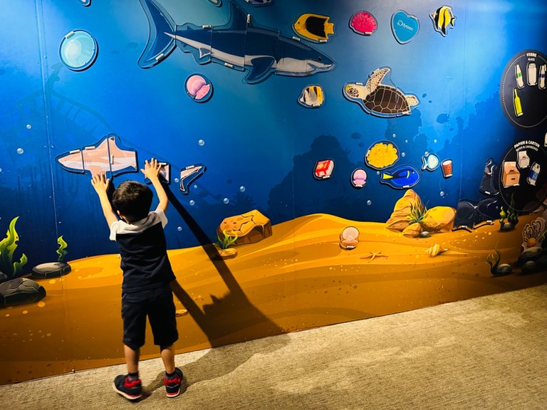 Very interactive oceanarium where kids get to play and learn …here is Omar reconstructing sea animals and fish puzzle!