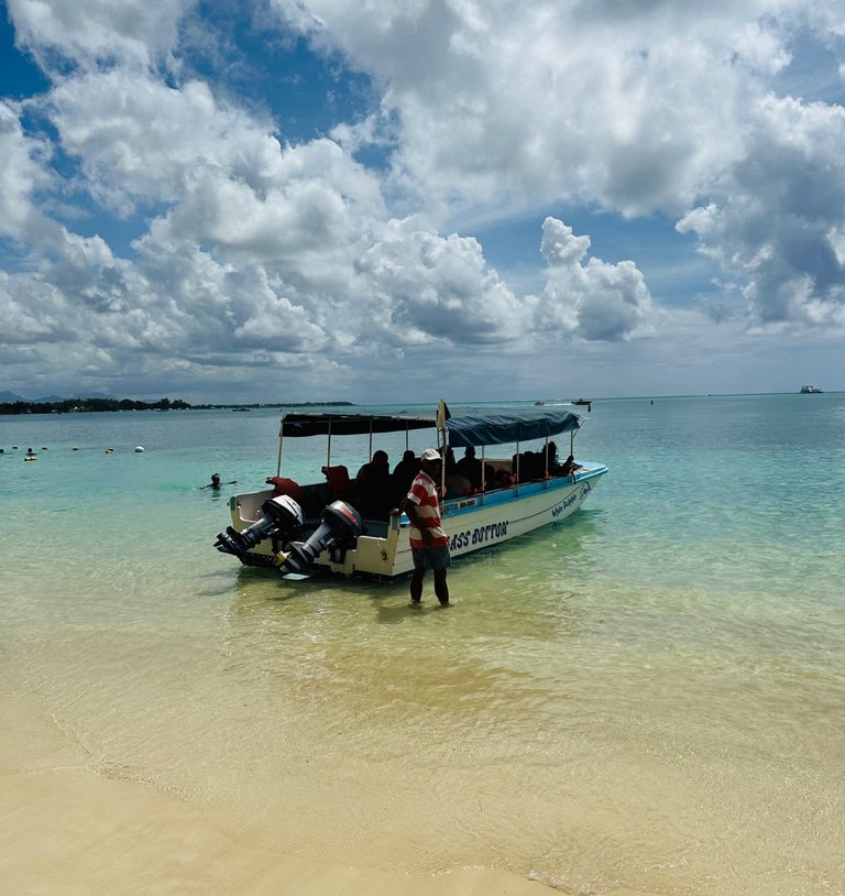 Glass bottom boat at Mon Choisy.