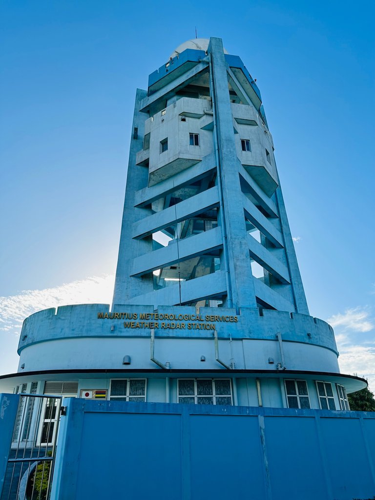 The Meteo Radar is located just next to the volcano!