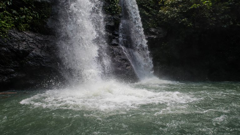 A closer look at the waterfall.