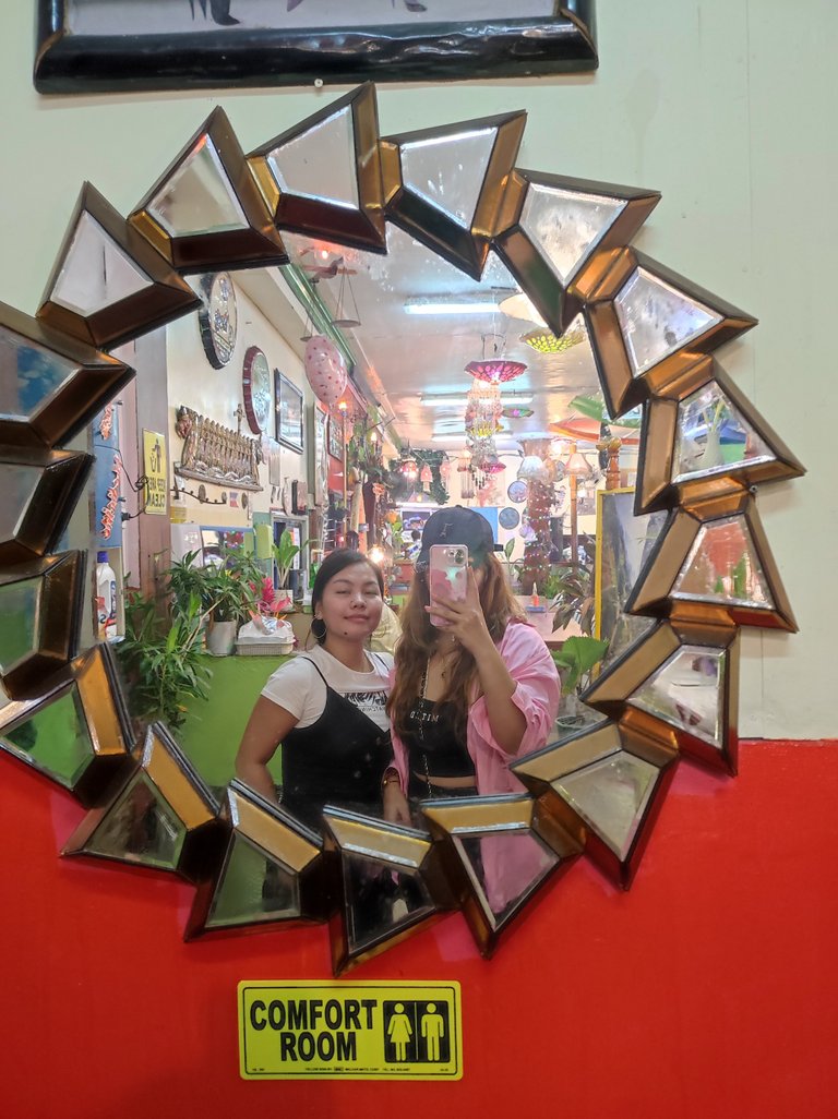 Mirror selfie at the seafood restaurant