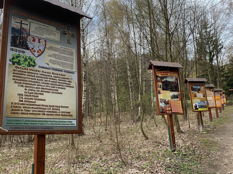 Tablice ”Mała Ojczyzna” na szlaku na Małą Czantorię. 6:52; 3,3km.