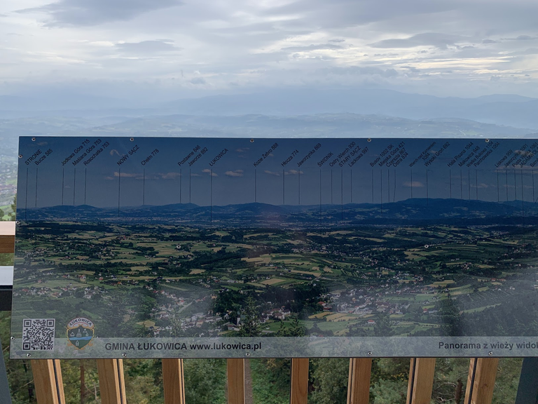 Widok w kierunku wschodnim - na horyzoncie Beskid Sądecki, pasmo Jaworzyny Krynickiej