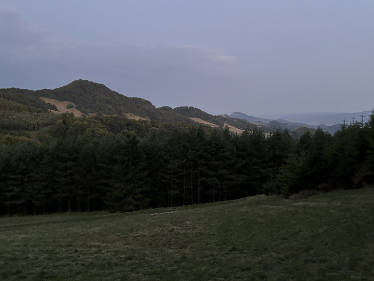 Widok na Wysoką (a w dali Trzy Korony); godzina 5:37