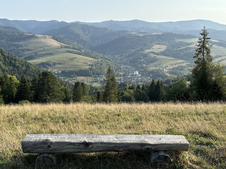 Widok na Szlachtową spod Wysokiego Wierchu; godzina 7:59