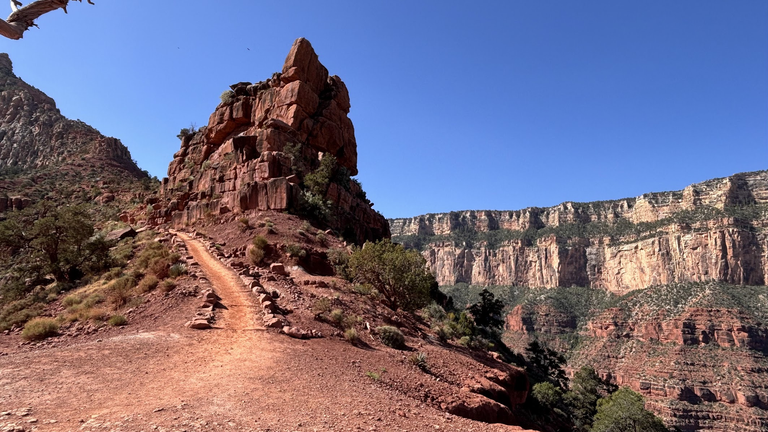 Red sandstone, between Cedar Ridge and Skeleton Point