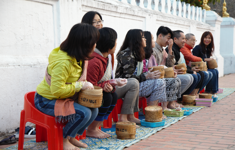 The late comer , sit before the temple