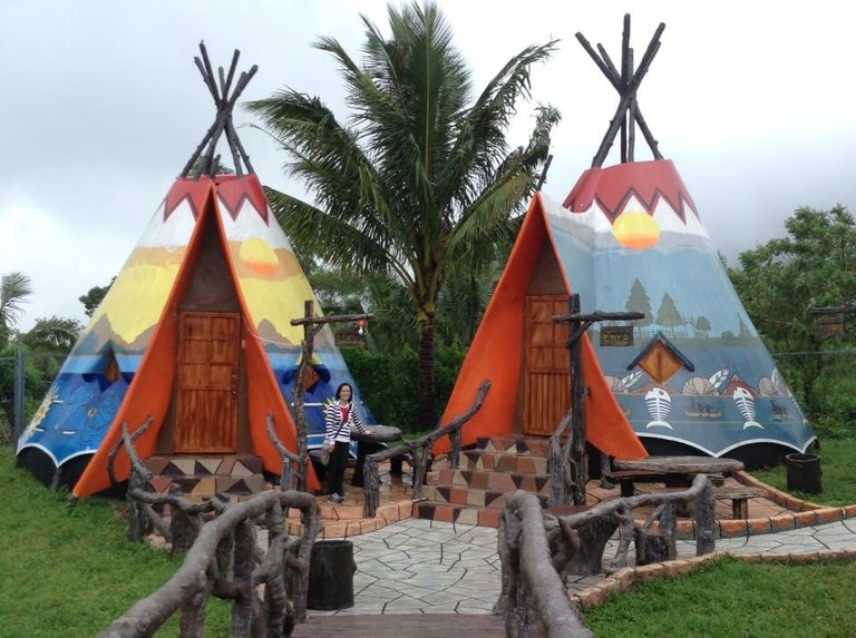 “Indian huts” where we can stay overnight