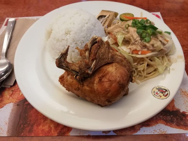 Fried chicken with pancit canton, rice and caramel bar