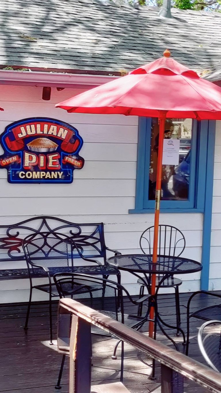 Julian is a a charming historic town in southern California known for mining and agricultural products. Their apple pies are famous. We started our day at Julian Pie Company