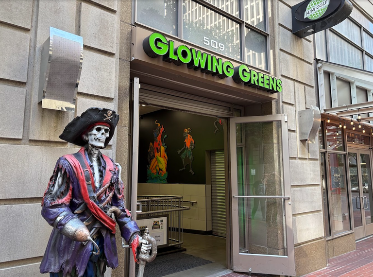 Outside of Glowing Greens PDX