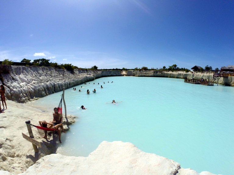 Buraco Azul - Artificial Pool