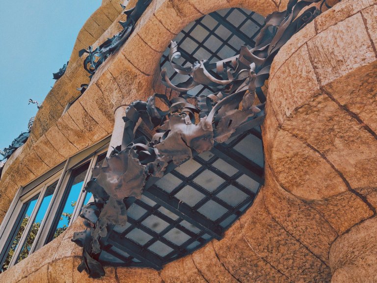 More Gaudí architecture in Barcelona, Casa Milà and Casa Battló (Photo gallery)