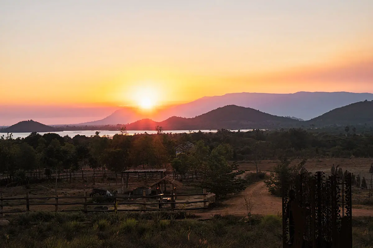 Cambodia doesn’t have only amazing sunset, but also delicious Kampot pepper. This photo was taken at the La Plantation .