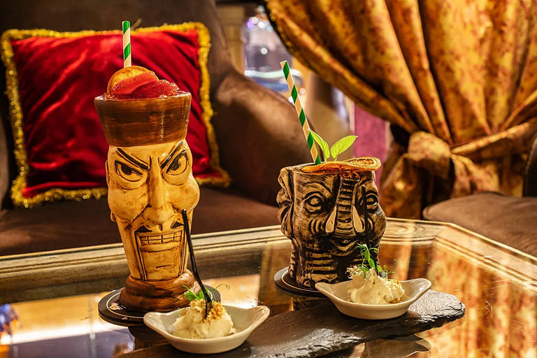 Our welcome drinks were presented in admirable tiki glasses.