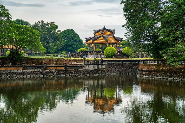 Perfume River played a vital role in Hue Imperial City becoming the seat of the Nguyen Dynasty.