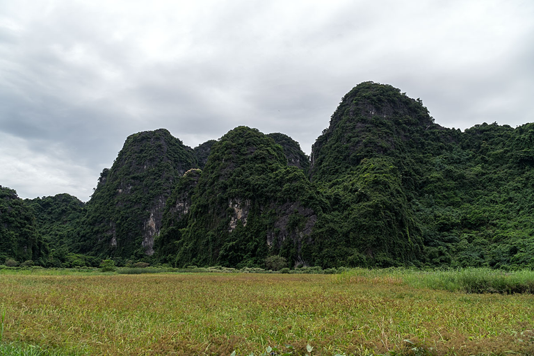 Because of the large limestone mountains people started calling Ninh Binh the “Halong in the land”