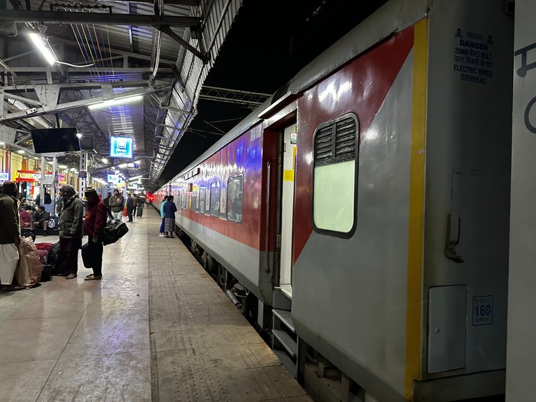 Rajdhani Express 22222. The train we were not able to board.