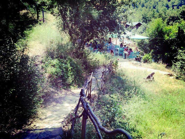 Hidden trails lead to open dining areas. Kabak canyon