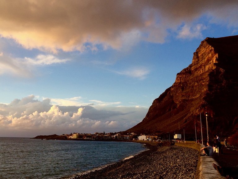 The road leading to Vale Gran Rey center and beach. Sunset.